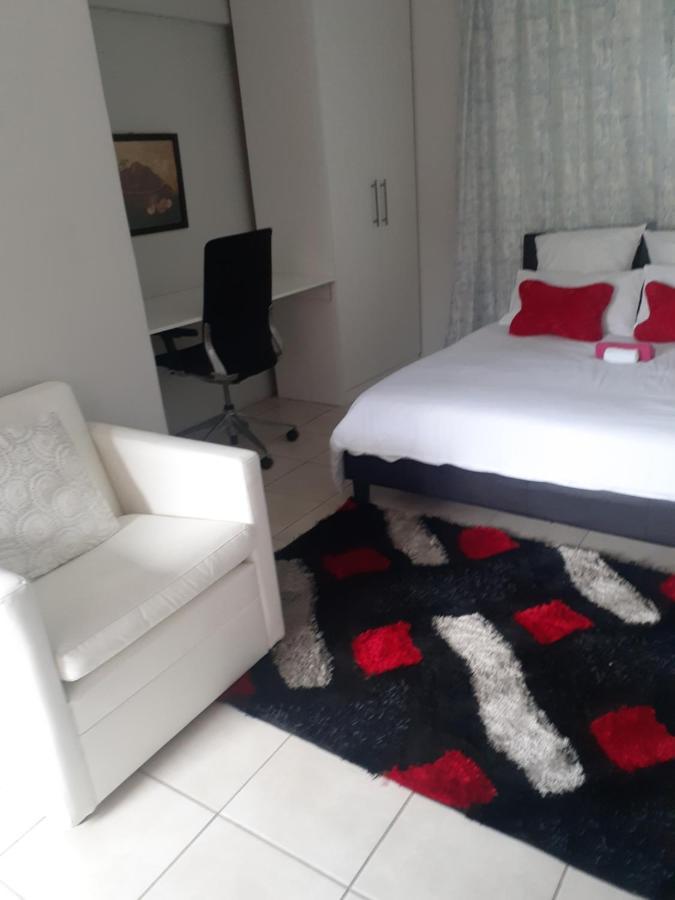 Ruros Guest House Kempton Park Exterior photo